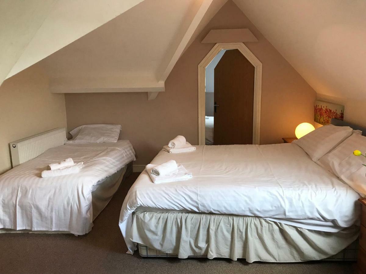 The Newbridge Hotel ภายนอก รูปภาพ