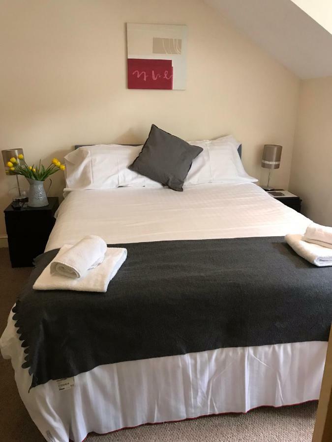 The Newbridge Hotel ภายนอก รูปภาพ